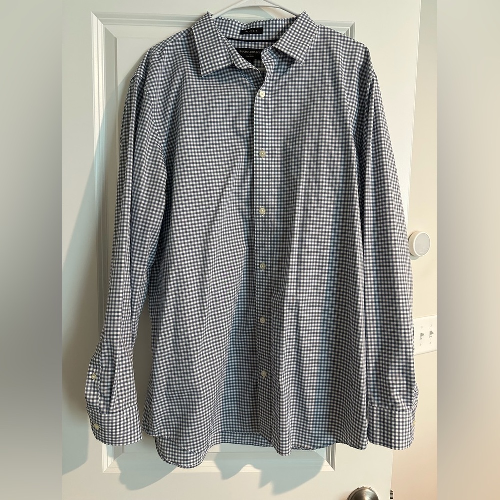Banana Republic Non-Iron Slim fit button down shrit  (condition 10/10)🤌🏼⭐️